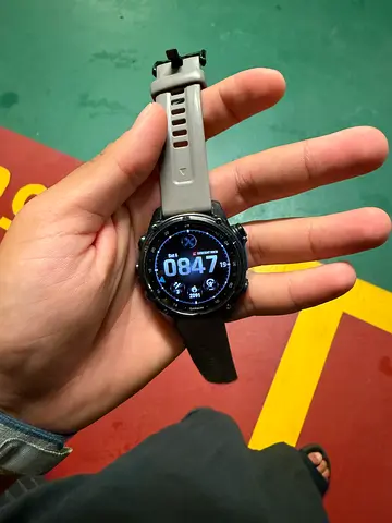 Used multisport GPS smartwatch with replaceable bands (good working condition)