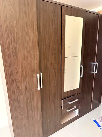 5 door almirah give away
