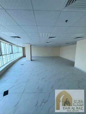 Ready-to-operate office for annual rent in Sharjah with a fully open view, free air conditioning, free parking, prime location, and ample space suitab