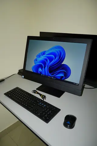 Dell Optiplex 5250 All in One Bundle.
