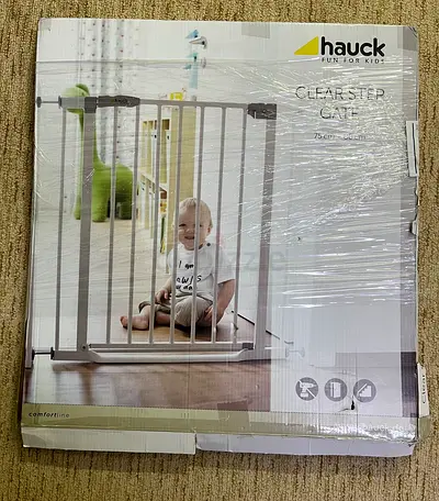 Hauck Clearstep Safety Baby Gate - 75 -80cm, pressure mounted