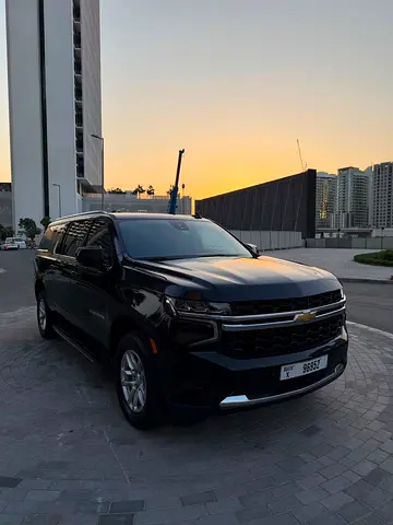 2023 Chevrolet SUBURBAN 照片 3