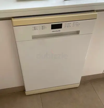 Frigidaire freestanding dishwasher - good working condition