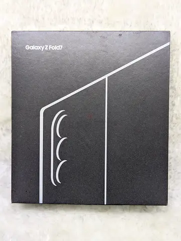 Samsung Galaxy Z Fold 7 512GB side damage