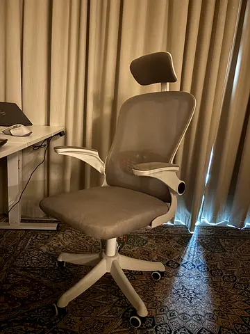 Ergonomic Mesh Office Chair White, Good Condition
