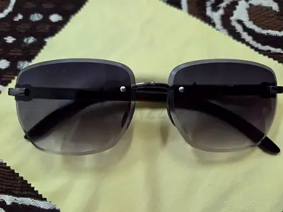 Sunglasses (non negotiate)