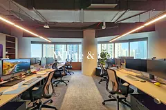 High End Fit Out | 3 Parkings | Vacant