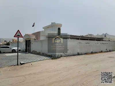 فرصة عقارية واستثمارية ممتازة: مجمع سكني أرضي على مساحة أرض ضخمة 10,000 قدم مربع يتكون من مبنيين مستقلين وملحق خدمات للبيع في عجمان!  عرض عقاري متميز
