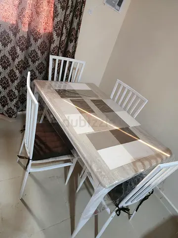 Dining table 4 with washable seat cushion