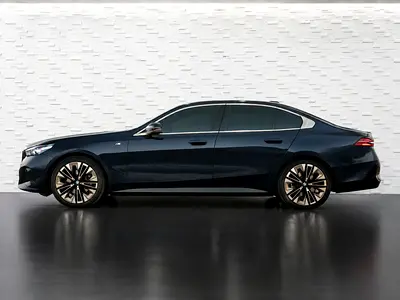 صورة 8 لـ 2024 BMW 5-SERIES