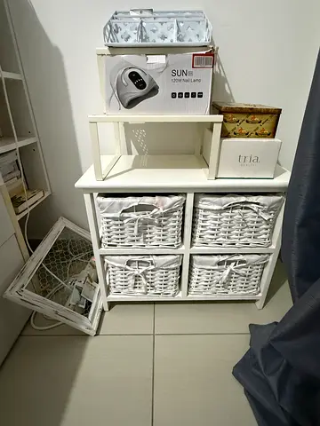 White Storage Unit with 4 Wicker Baskets - Good Condition