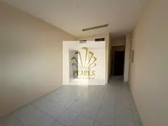 Luxury 2BHK Humaidiya rent: huge hall, fitted kitchen, 2 baths, balcony, owner maint, near services
