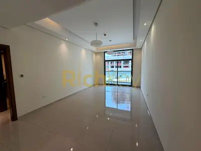 Low Floor | Bright | Spacious | Ready to Move in