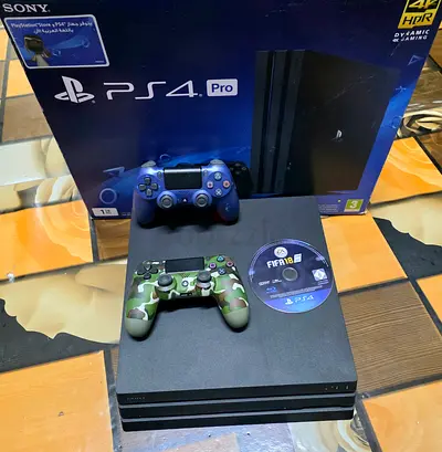 PS4 PRO 1TB TWO CONTROLLER +1 GAMES WITH BOX