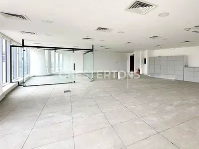 Partitioned I 12 cheques I 3 parking spaces