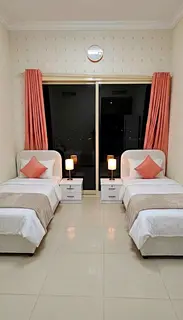 BED SPACE IN MASTER ROOM WITH BALCONY,WASHROOM FOR LADIES BARSHA1 MALL OF EMIRATES METRO STATION LUL