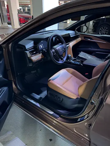 2025 Toyota CAMRY — фото 2