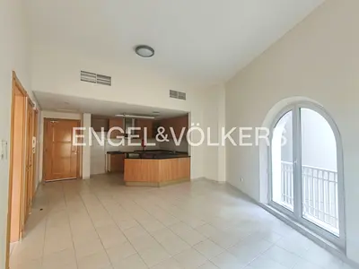 Spacious 1BR | Vacant | Close to Metro