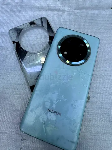 Honor x9c series phone (white) with honor original protective case - good condition used only 7 mont