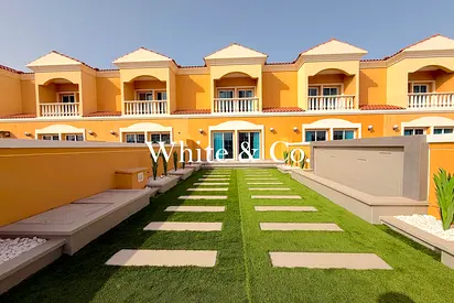 2 BEDROOM | PARK BACKING | PRIME LOCATION