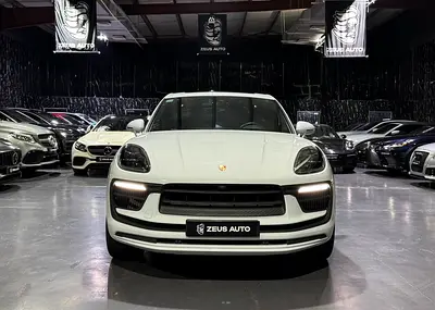 2024 Porsche MACAN photo 2