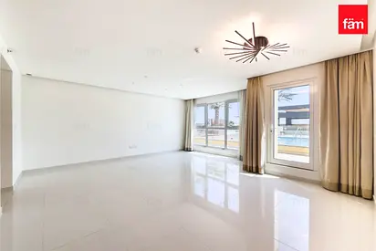 Spacious | Direct Access to Pool | vacant