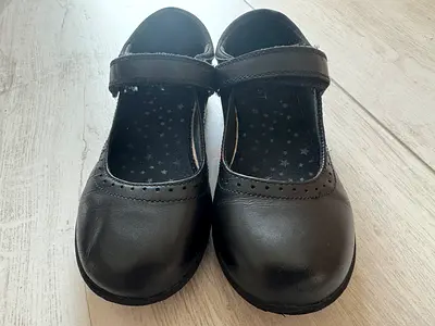 Girls School shoes Size 1 1/2 (EU 33-34)