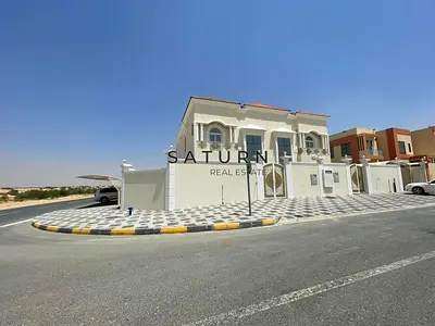 فيلا مكونة من 5 غرف نوم بتشطيبات فاخرة وخزائن ملابس مدمجة