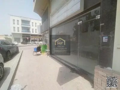 محل تجاري بموقع حيوى ومساحة ممتازة يصلح لإضافة ميزانين للإيجار السنوي على شارع الخرطوم في الروضة 3، عجمان – تسهيلات على 4 دفعات!  فرصة استثمارية وتجار