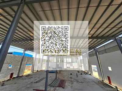 Are you looking for a fully independent warehouse with premium specifications for a large company, featuring 300 kW of power, a 13-meter clear height,