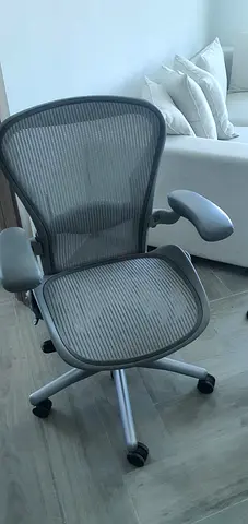 Herman Miller Aeron chair for selling.gray colour