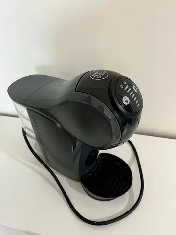 Nescafé Dolce Gusto Genio S Plus Coffee Machine + Coffee Pods