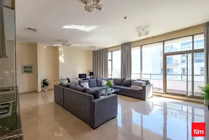 Spacious layout I Fitted Kitchen I Good location