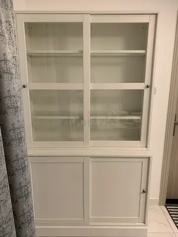 Crockery shelf