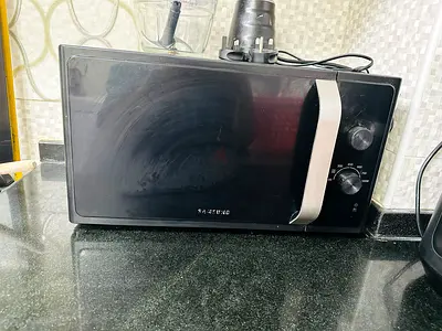 Black Samsung Microwave Oven - Used, Working