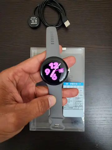 Google pixel watch 40MM size with charger wifi,bluethooth, nfc, map, Google pay, health,fitbit