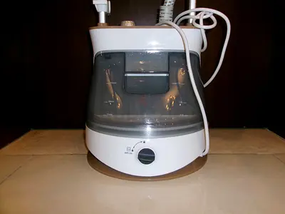Compact Steam Humidifier / Vaporizer - White, Good Working Condition. Steamer