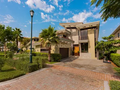 Exclusive| Immaculate Condition | Lake View