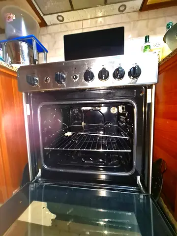 Whirlpool brand (INDESIT) - Heavy duty Gas cooking range in excellent, clean condition