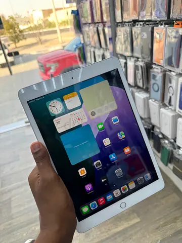 Apple iPad 7 (White) - Good Working Condition
