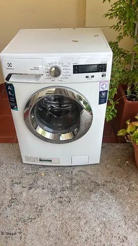 Electrolux Front Load Washing Machine 8kg - Good Working Condition