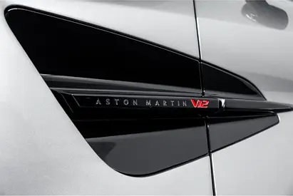 2025 Aston Martin VANQUISH — миниатюра 17