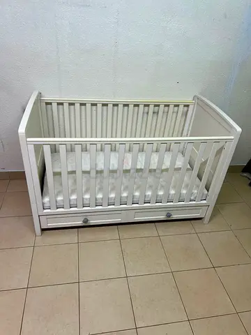 White Wooden Baby Crib with Under-Storage Drawers - Good Condition