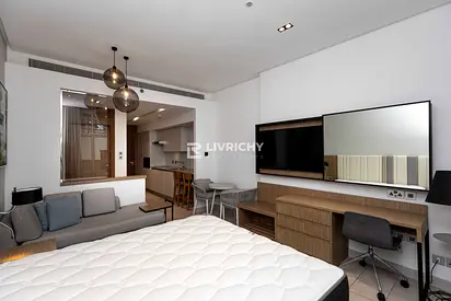 FULLY FURNISHED | READY TO MOVE IN | BRIGHT STUDIO