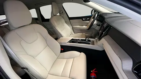 صورة 6 لـ 2023 Volvo XC60