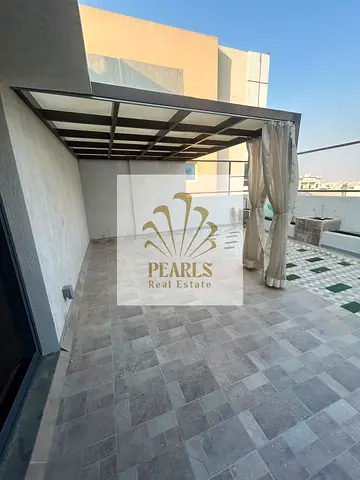 Luxurious 2nd tenant 2BHK roof Humaidiya: huge terrace, maid's room, 3 baths, owner maint, 70k rent on 4-6 cheques, cheque deposit! Contact!