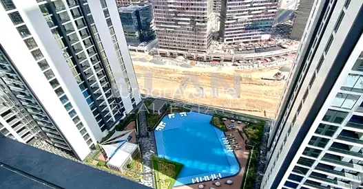 High Floor | En Suite | plus Storage & Powder Room