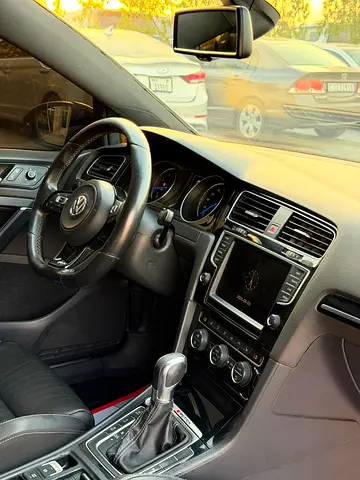 صورة 9 لـ 2016 Volkswagen GOLF R