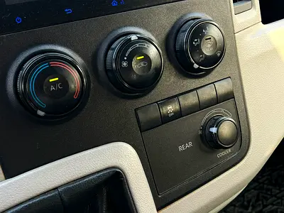 2025 Toyota HIACE — миниатюра 17