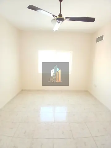 NEAR LULU, NEAT AND CLEAN FAMILY BUILDING APPARTMENT NEAR KACHA PARKING AVAILABLE